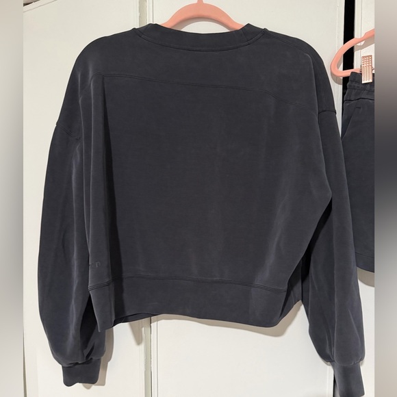 Softstream Perfectly Oversized
Cropped Crew + Softstreme High-Rise Short 4" - Picture 7 of 11